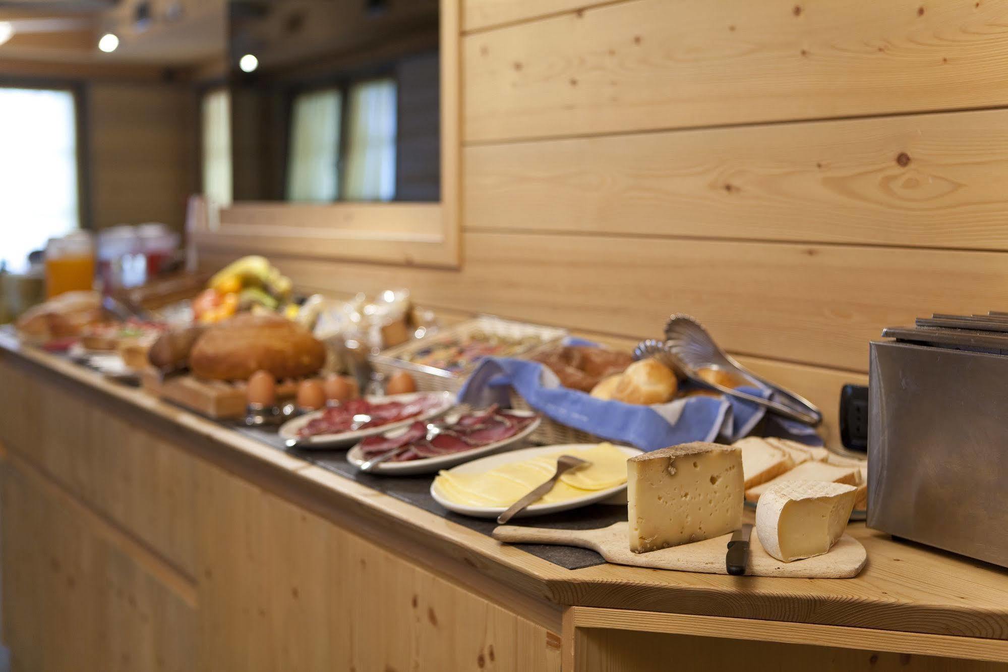 Hotel Marzia Livigno Luaran gambar
